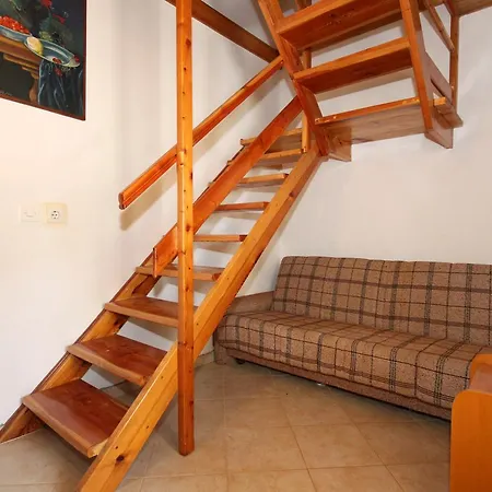 Ivan Dolac 8711a * Jelsa (Hvar)